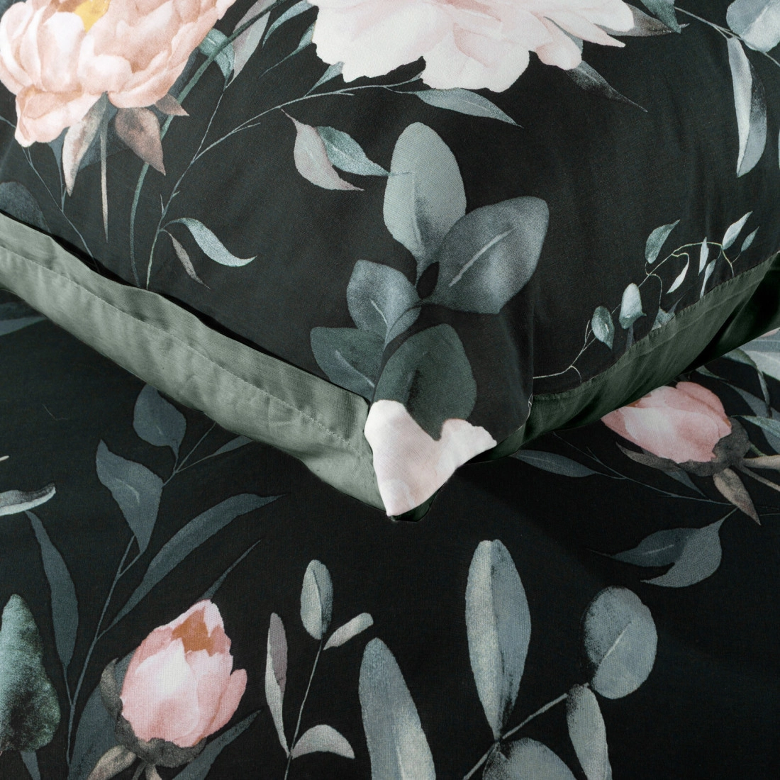 Povlečení 140x200 cm z bavlněného renforcé s květinovým motivem, černé a šalvějové