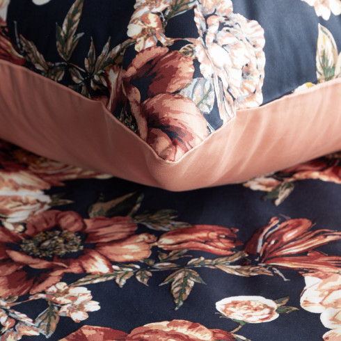 Obliečky 140x200 cm bavlnené saténové kvetované, čierne a tehlové