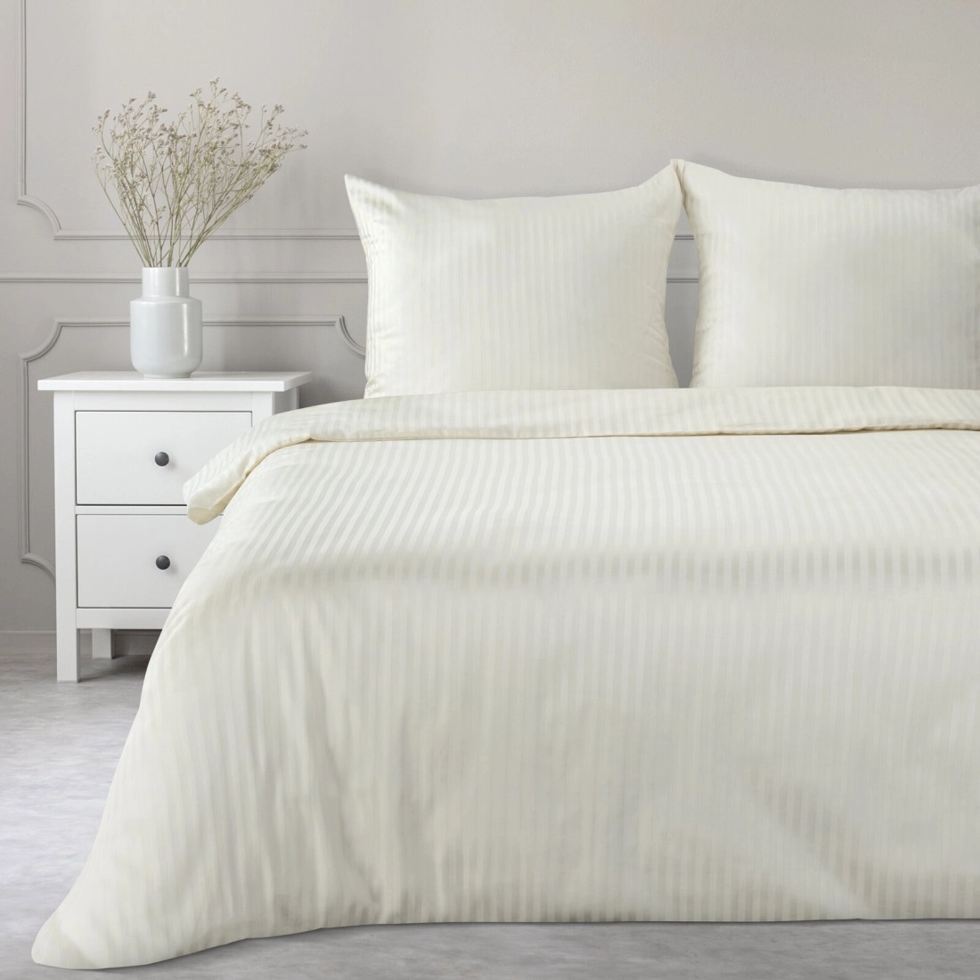 Obliečky 140x200 cm saténové bavlnené krémové s jemnými prúžkami