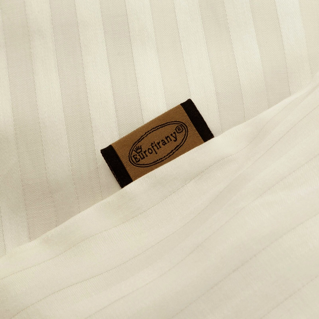 Obliečky 140x200 cm saténové bavlnené krémové s jemnými prúžkami