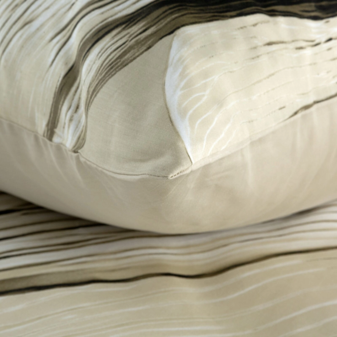 Obliečky 140x200 cm saténové bavlnené s kvetinovým motívom, béžové a hnedé