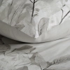 Obliečky 140x200 cm saténové bavlnené s rastlinným vzorom, strieborné a biele