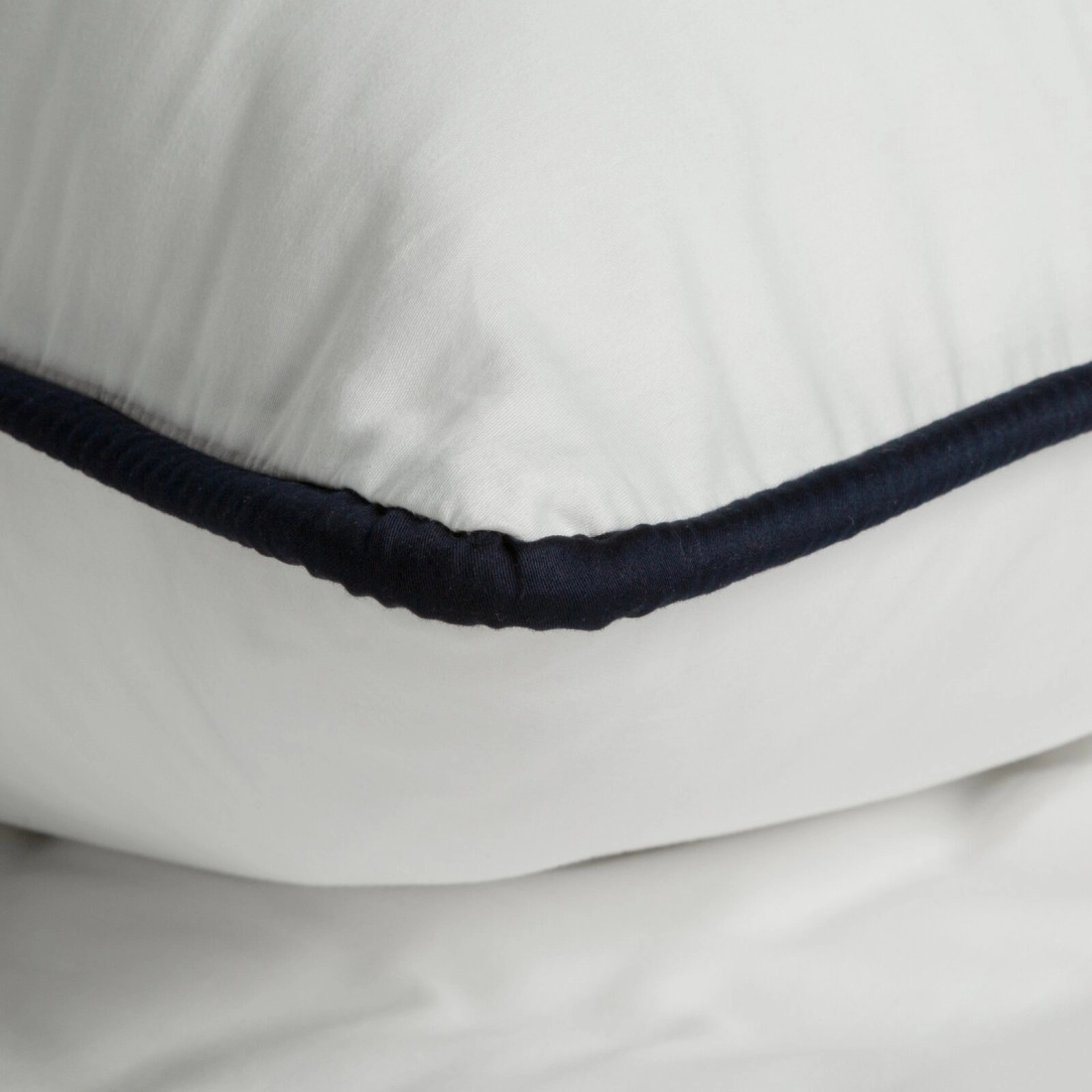 Obliečky 140x200 cm saténové obojstranné, biele a tmavomodré