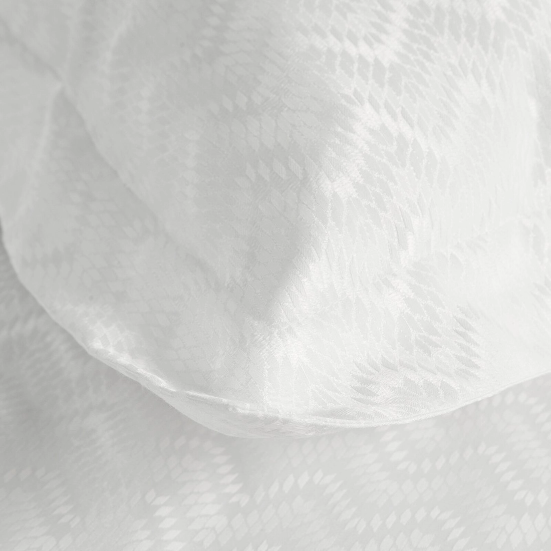 Povlečení 160x200 cm z bambusové viskózy s geometrickým vzorem, bílé