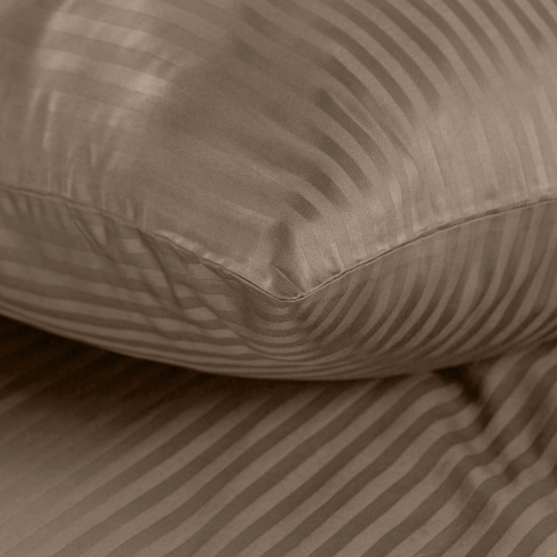 Povlečení 160x200 cm z bavlněného saténu s pruhovaným vzorem, hnědé