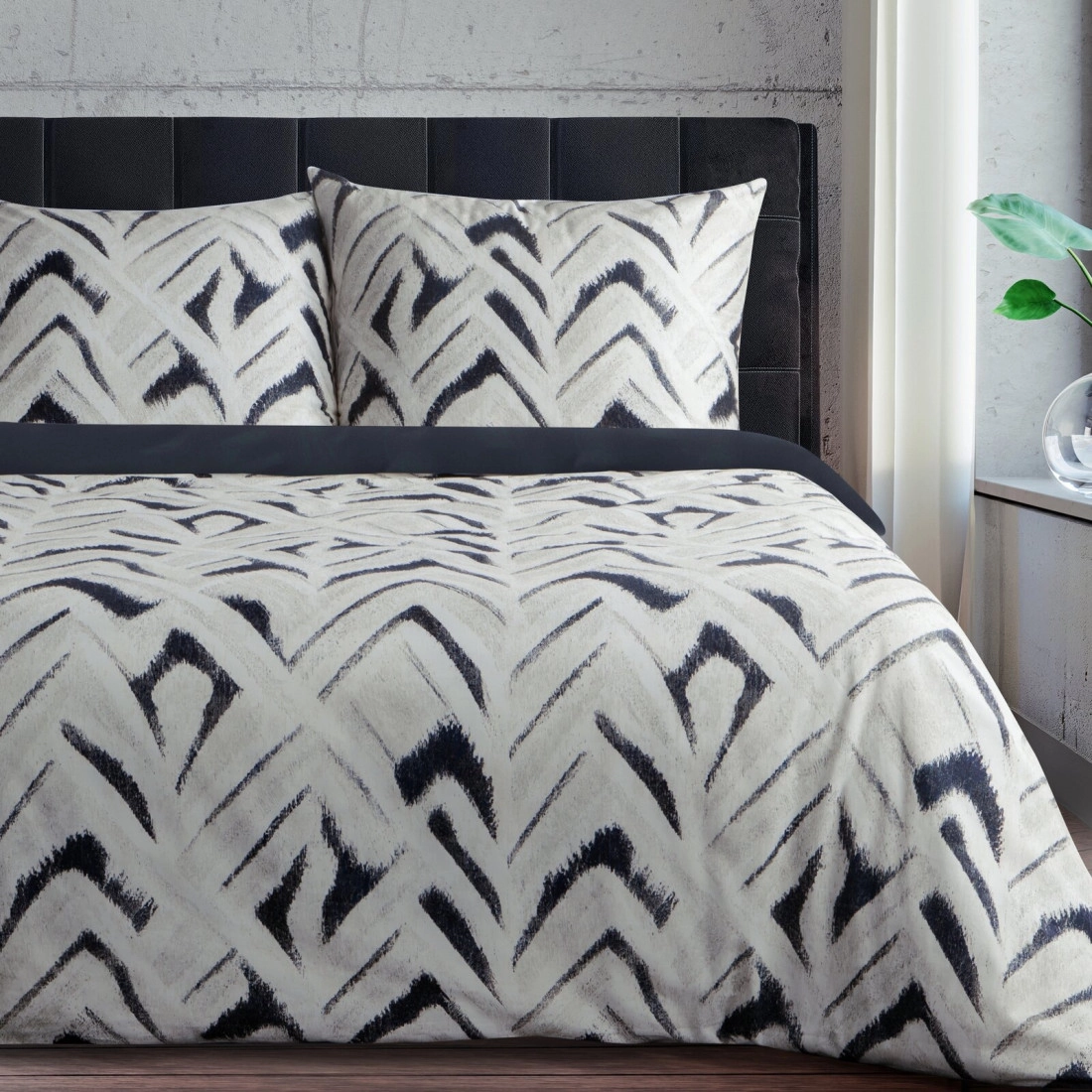 Povlečení 160x200 cm saténové s geometrickým vzorem, bílé a námořnické modré