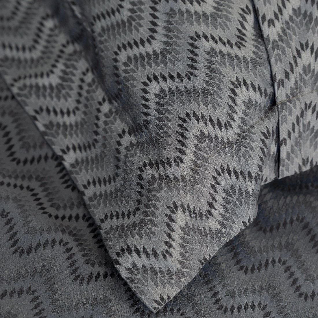 Povlečení 200x160 cm z bambusové viskózy s geometrickým vzorem, šedé