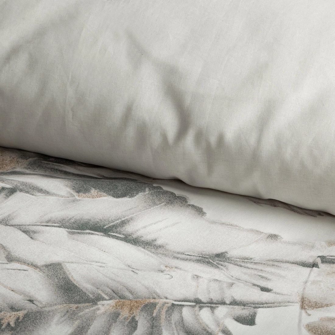 Povlečení 220x200 cm bavlněné s rostlinným vzorem, bílé a ocelové