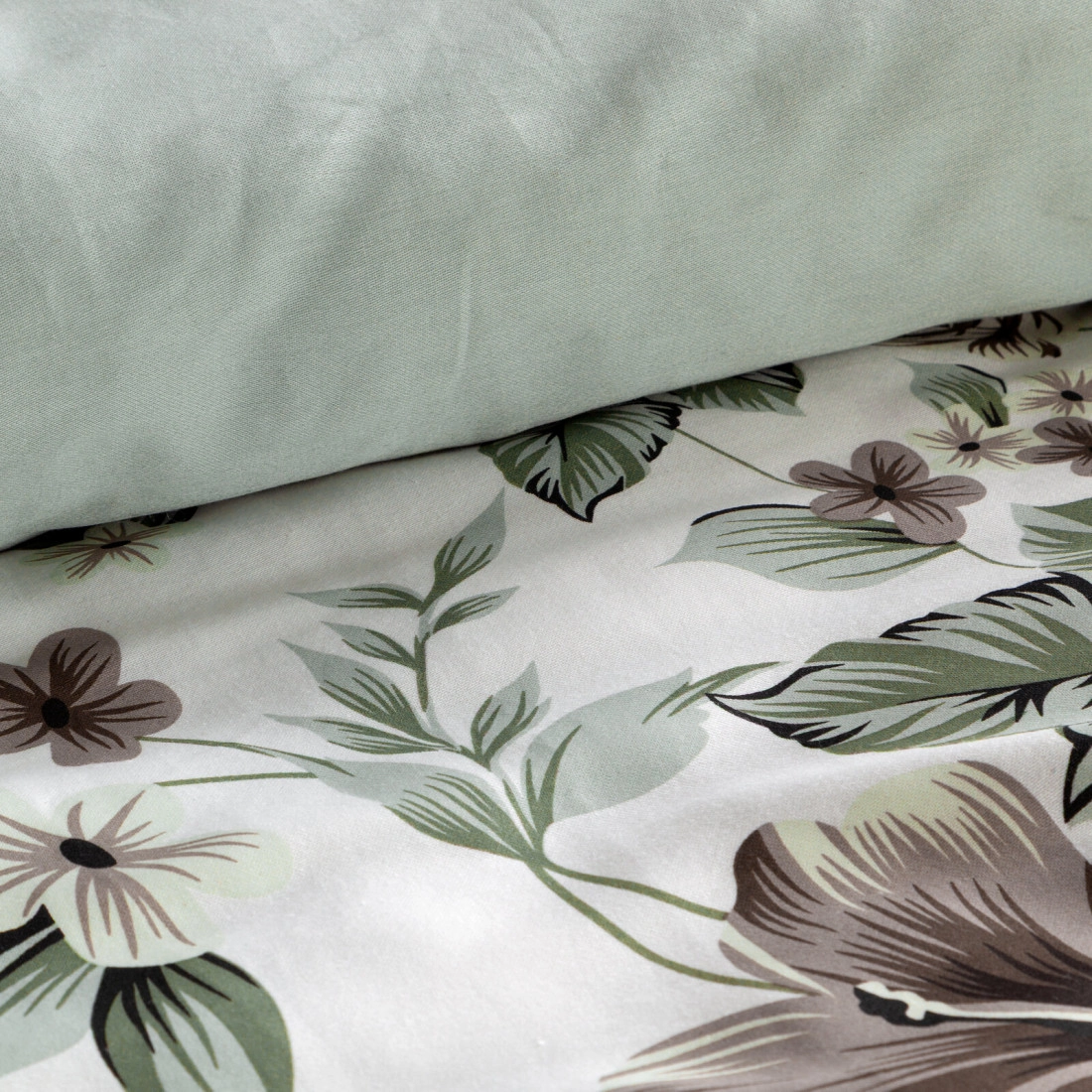 Povlečení 220x200 cm z bavlněného saténu, květované, bílé a ocelové