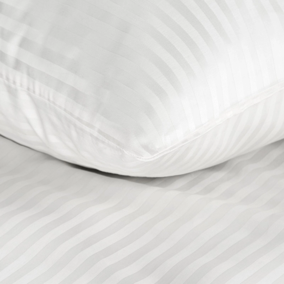 Obliečky 220x200 cm saténové bavlnené biele v jemné prúžky