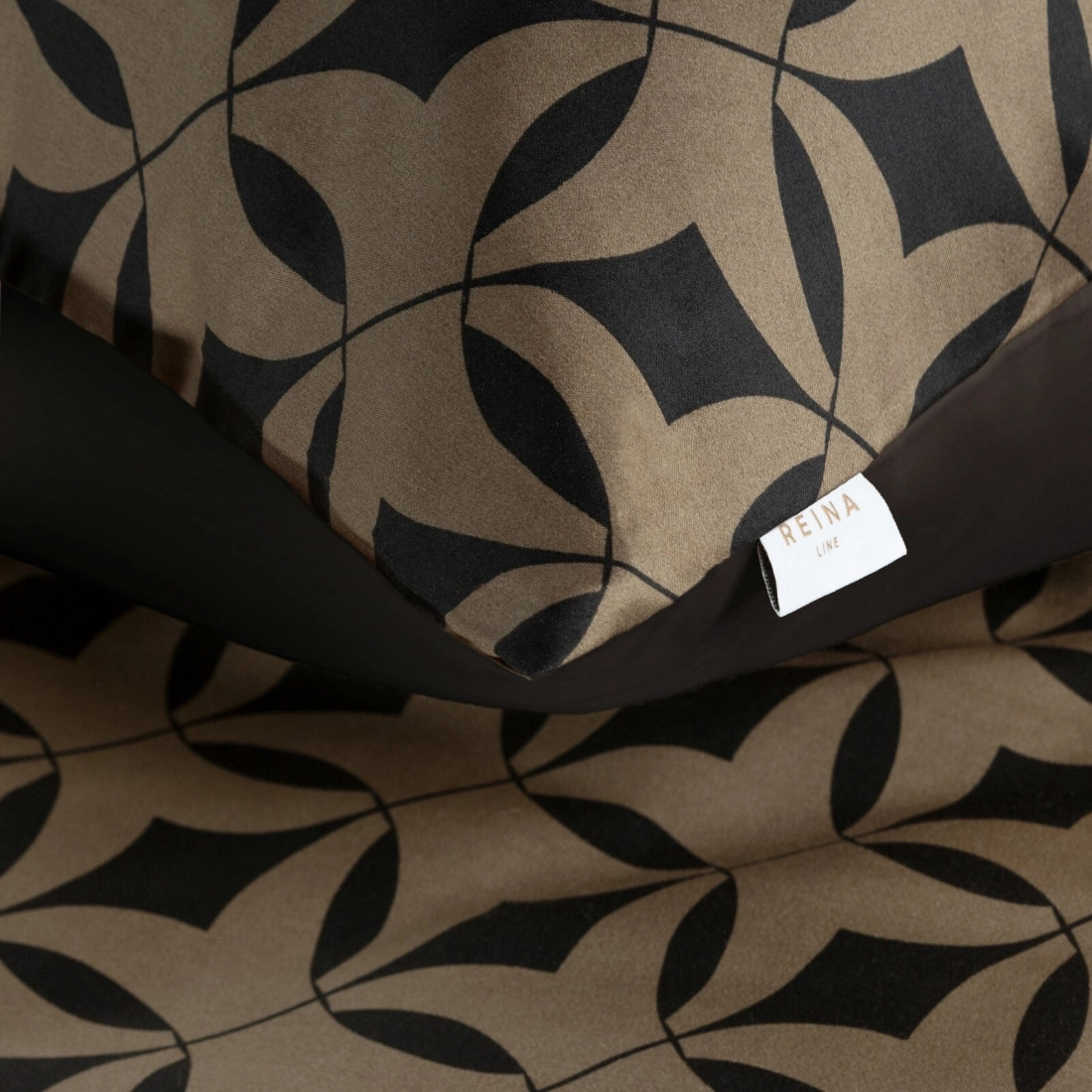 Povlečení 220x200 cm saténové s geometrickým vzorem, tmavě hnědé a světle hnědé