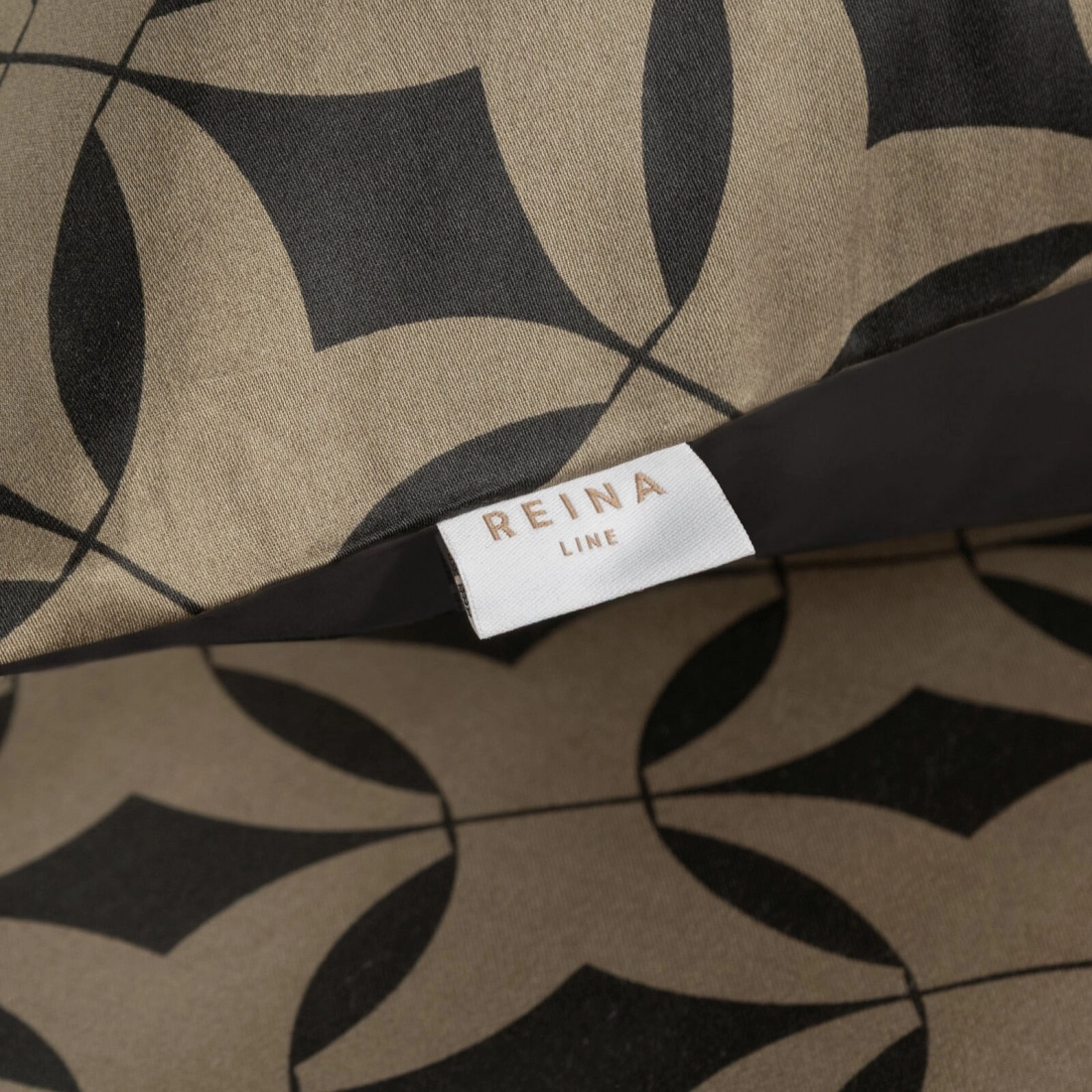 Povlečení 220x200 cm saténové s geometrickým vzorem, tmavě hnědé a světle hnědé