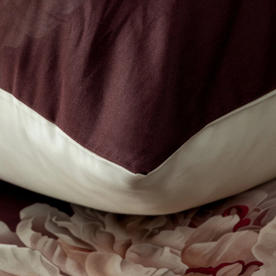 Obliečky 220x200 cm saténové s kvetinovým motívom, bordové a béžové