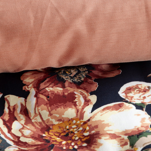 Saténové povlečení 220x200 cm s květinovým vzorem, černé a cihlové