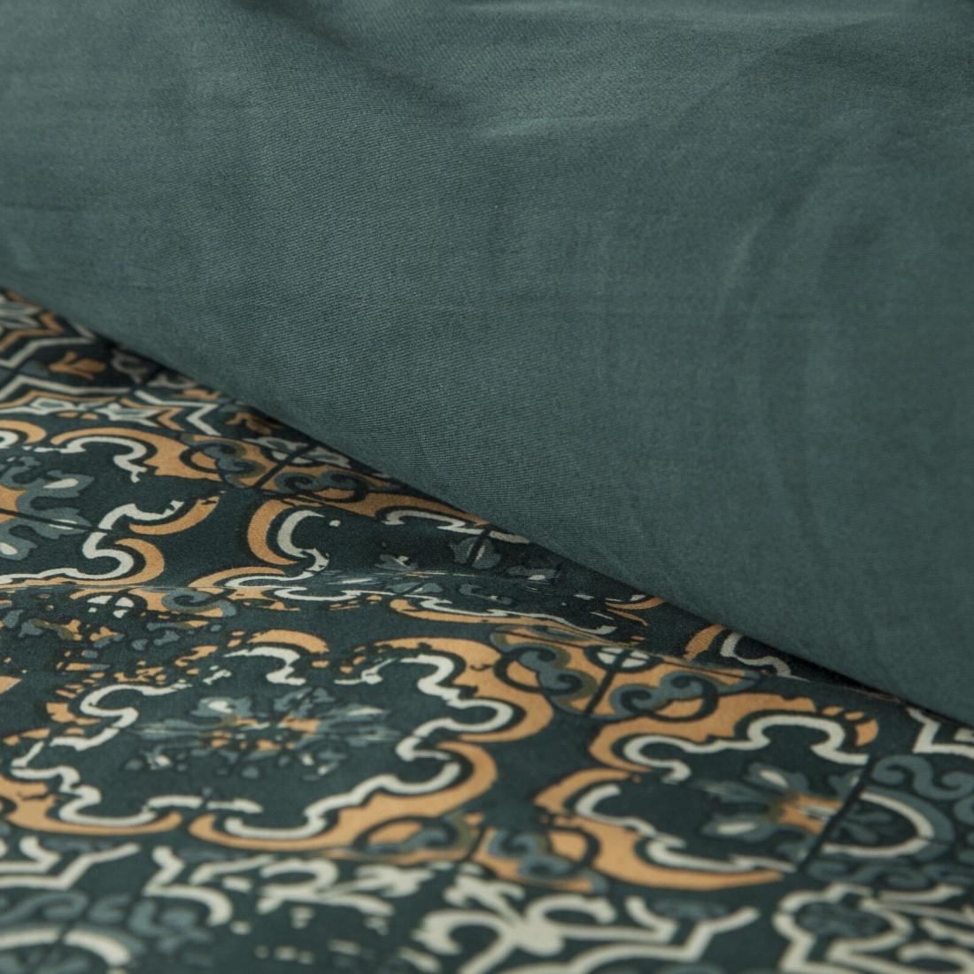 Saténové povlečení 220x200 cm s mozaikovým vzorem, tmavě zelené a zlaté