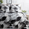 Saténové povlečení 220x200 cm s rostlinným motivem, bílé a grafitové