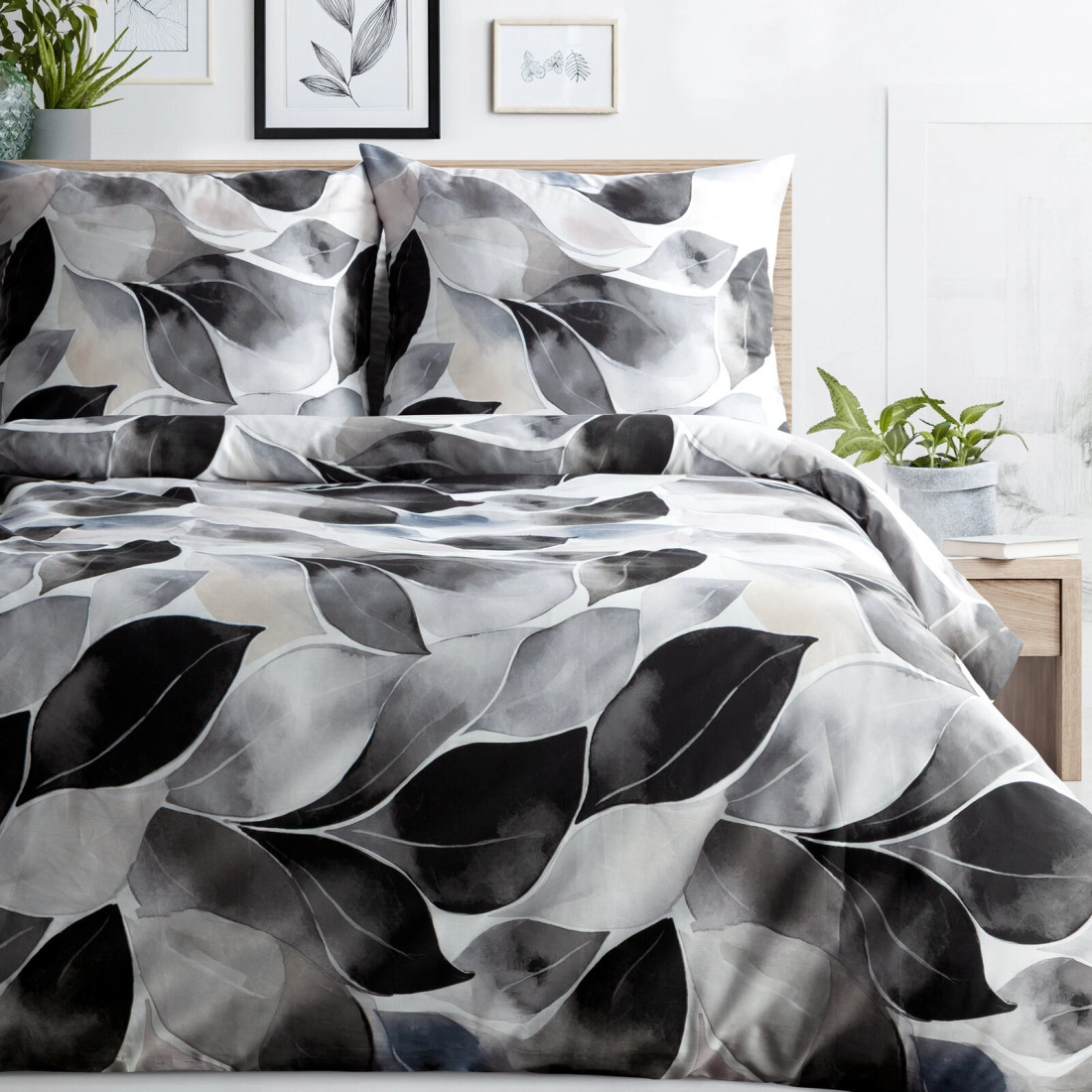 Saténové povlečení 220x200 cm s rostlinným motivem, bílé a grafitové