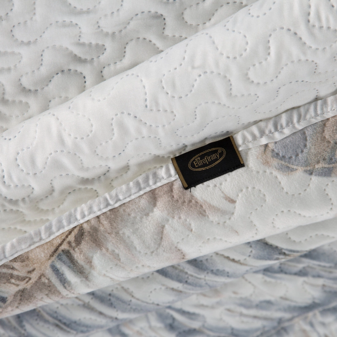 Přehoz 200x220 cm s listovým vzorem, bílý a stříbrný