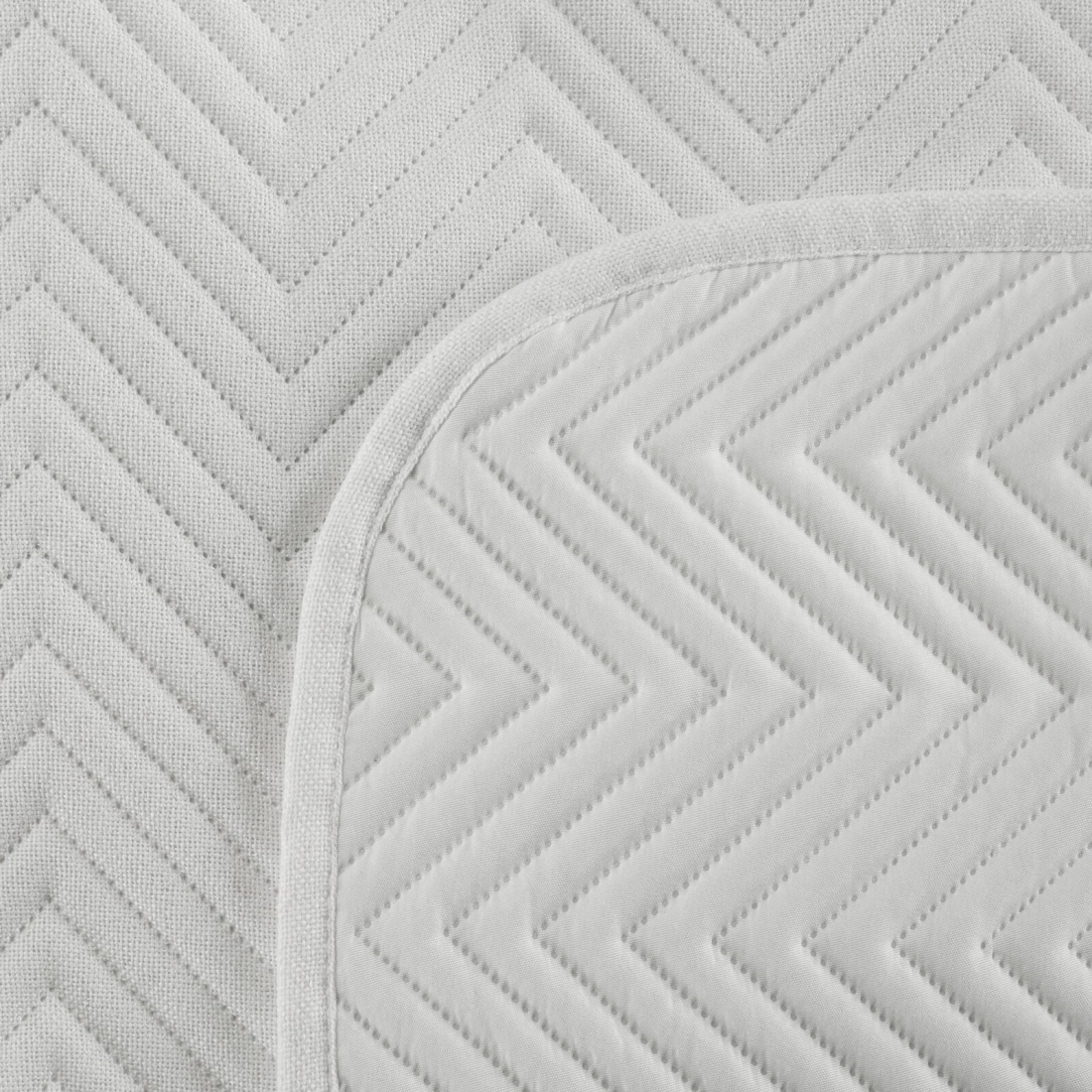 Prehoz 220x240 cm mikrovláknový s geometrickým vzorom, biely