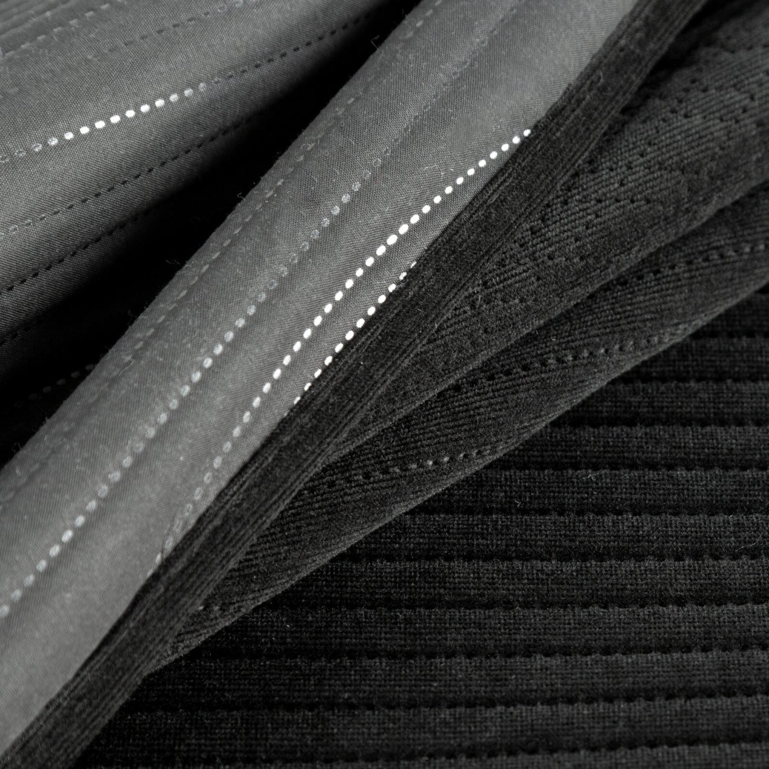 Prehoz 220x240 cm s geometrickým vzorom, čierny