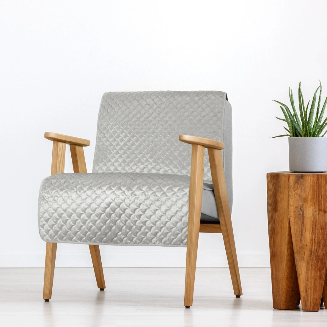 Prehoz na kreslo 70x160 cm s motívom rybej šupiny, strieborný