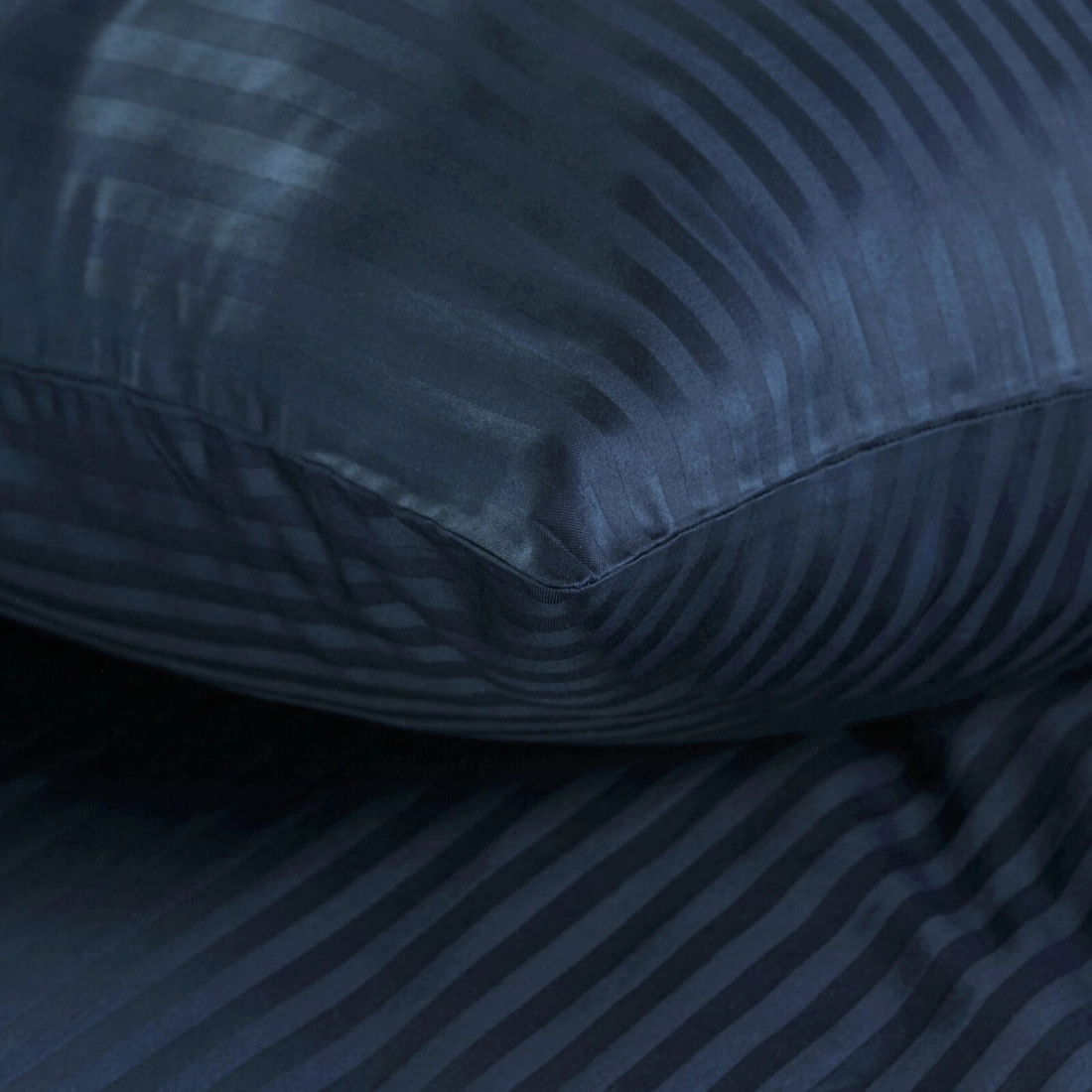 Set obliečok 220x200 cm saténové prúžkované tmavomodré