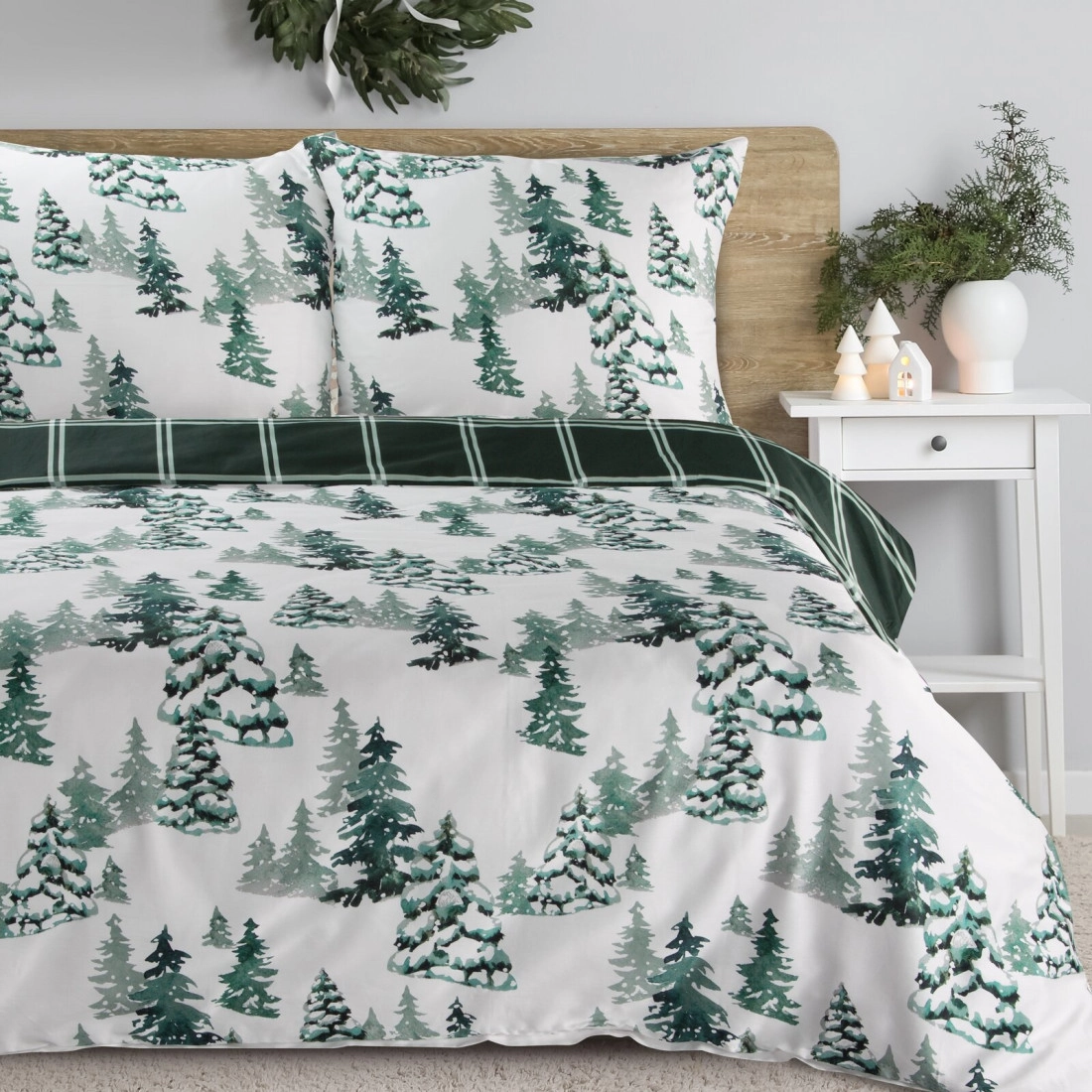 Vianočné obliečky 140x200 cm saténové, biele a tmavozelené