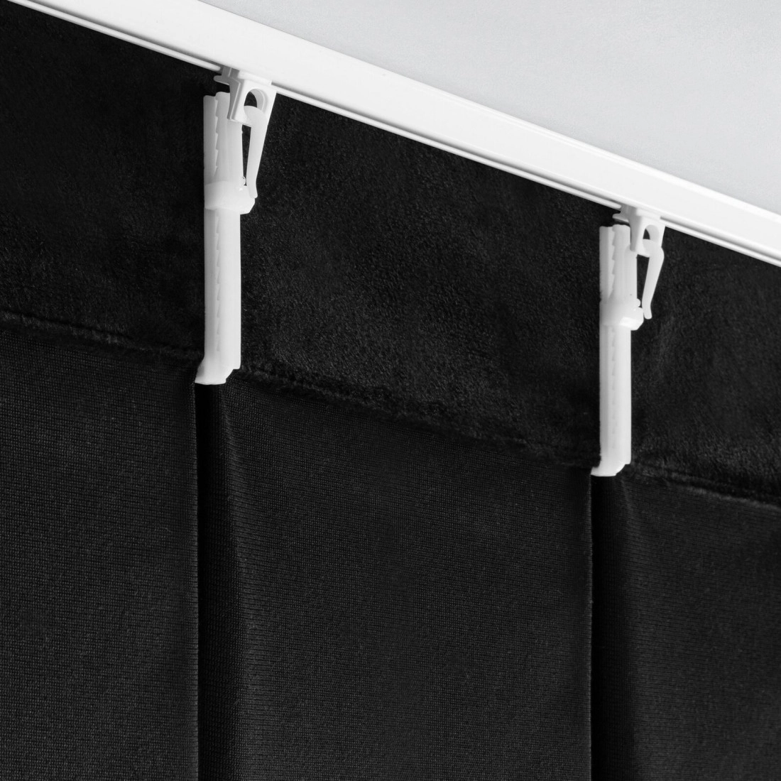 Záves 125x270 cm zamatový čierny na riasiacu pásku MELANIE