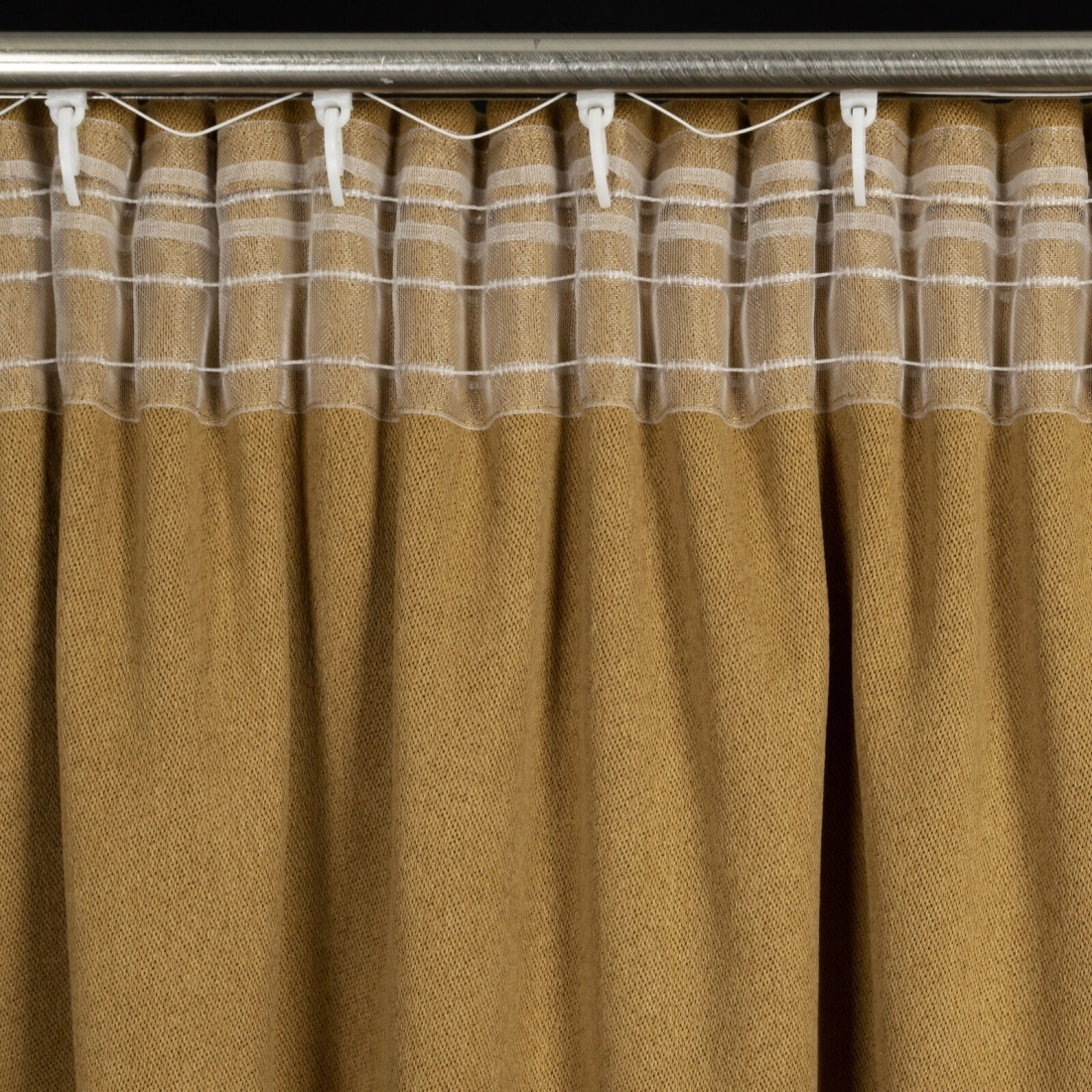Záves 130x300 cm zatemňujúci štruktúrovaný medový na riasiacu pásku CARLO