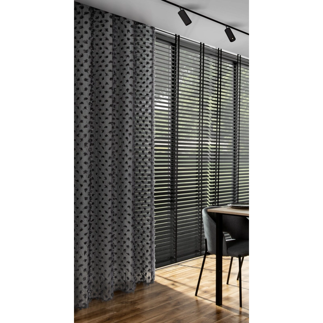 Záves 135x250 cm čierny šifónový na kovové krúžky AURELIA Eva Minge