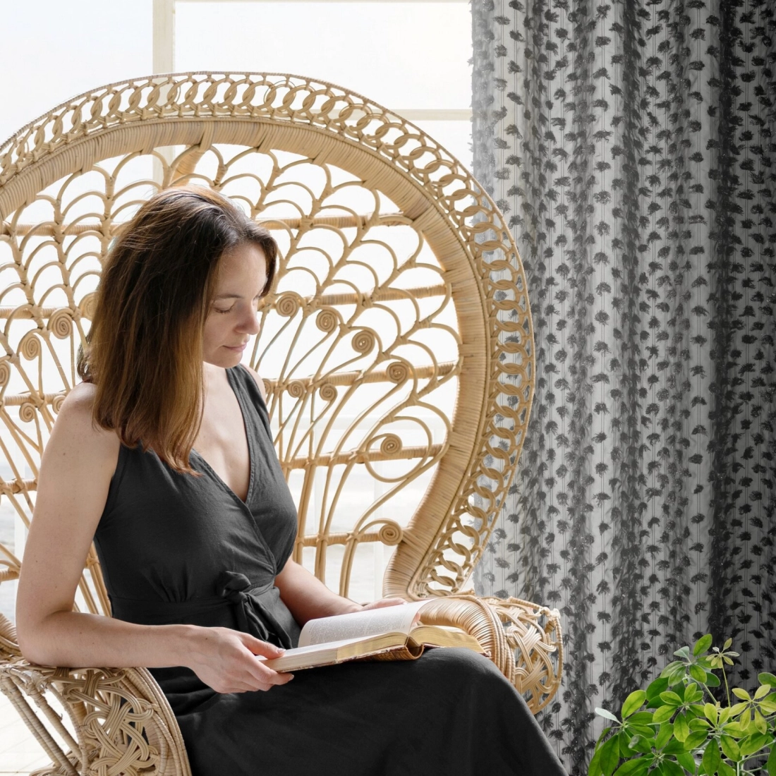 Záves 135x250 cm čierny šifónový na kovové krúžky AURELIA Eva Minge