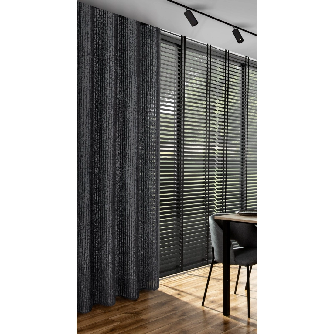 Záves 135x250 cm čierny šifónový na kovové krúžky SELMA Eva Minge