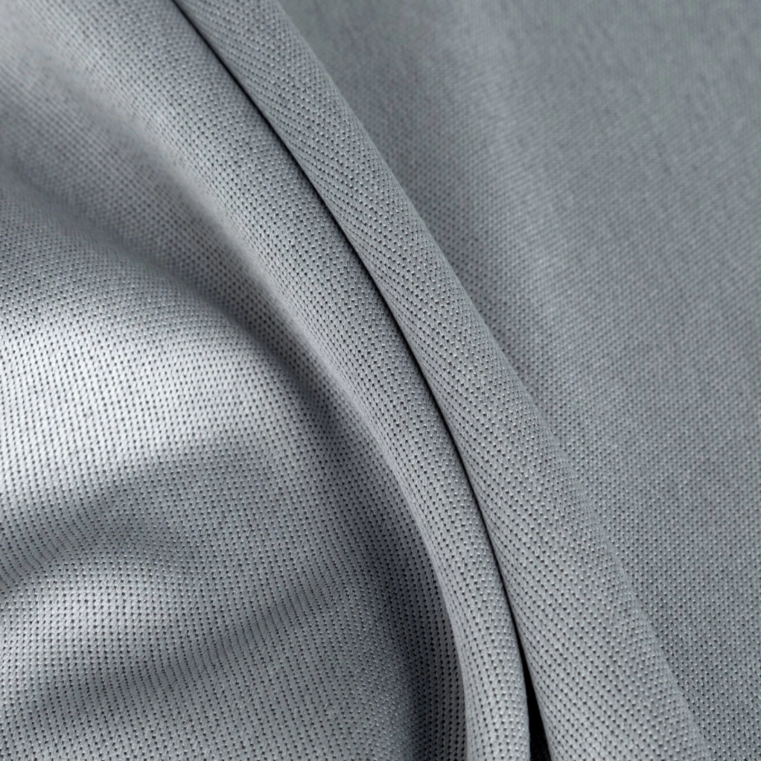 Závěs 135 × 250 cm stříbrný zatemňovací s kovovými kroužky CARLO