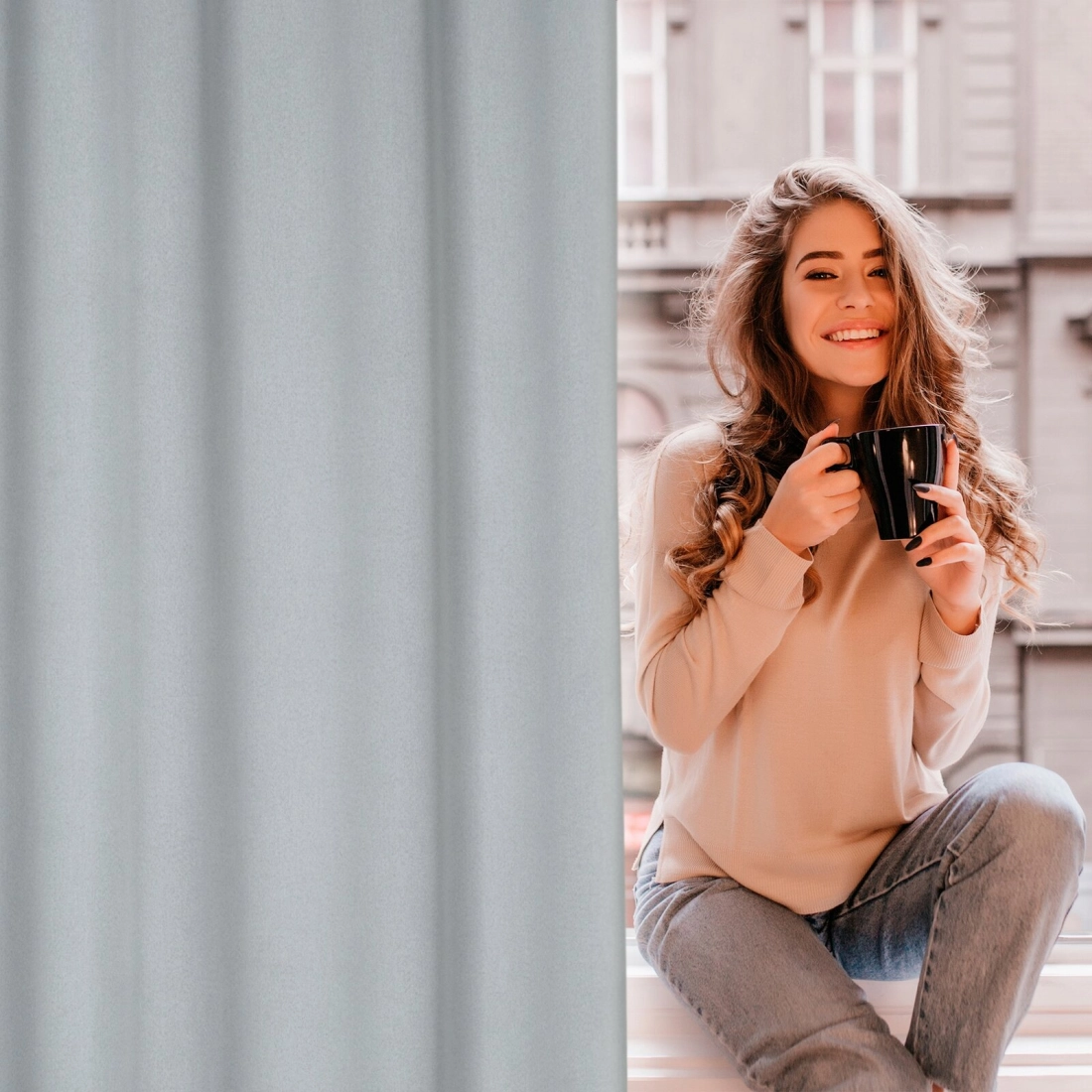 Závěs 135 × 250 cm stříbrný zatemňovací s kovovými kroužky CARLO