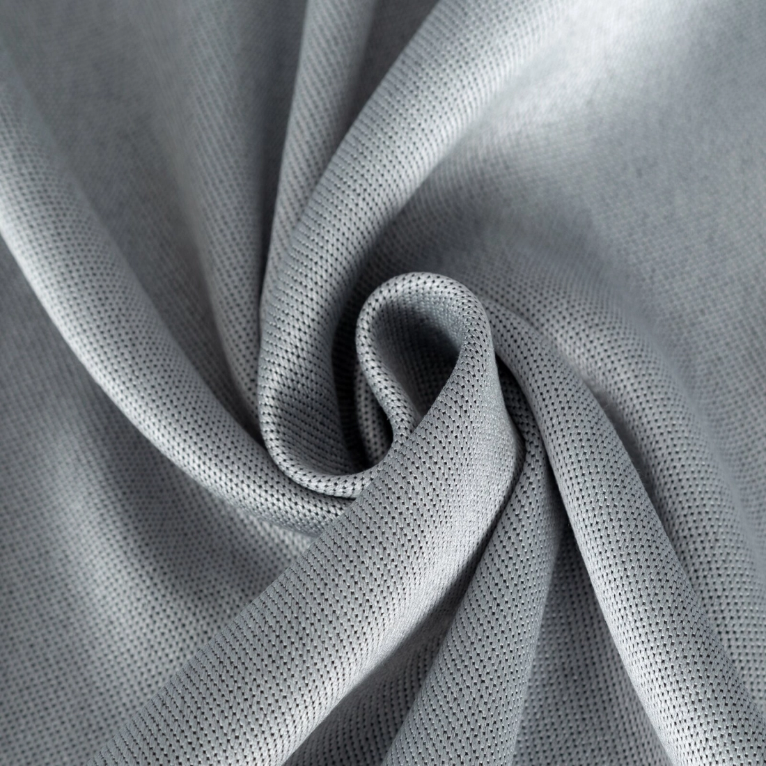 Závěs 135 × 250 cm stříbrný zatemňovací s kovovými kroužky CARLO