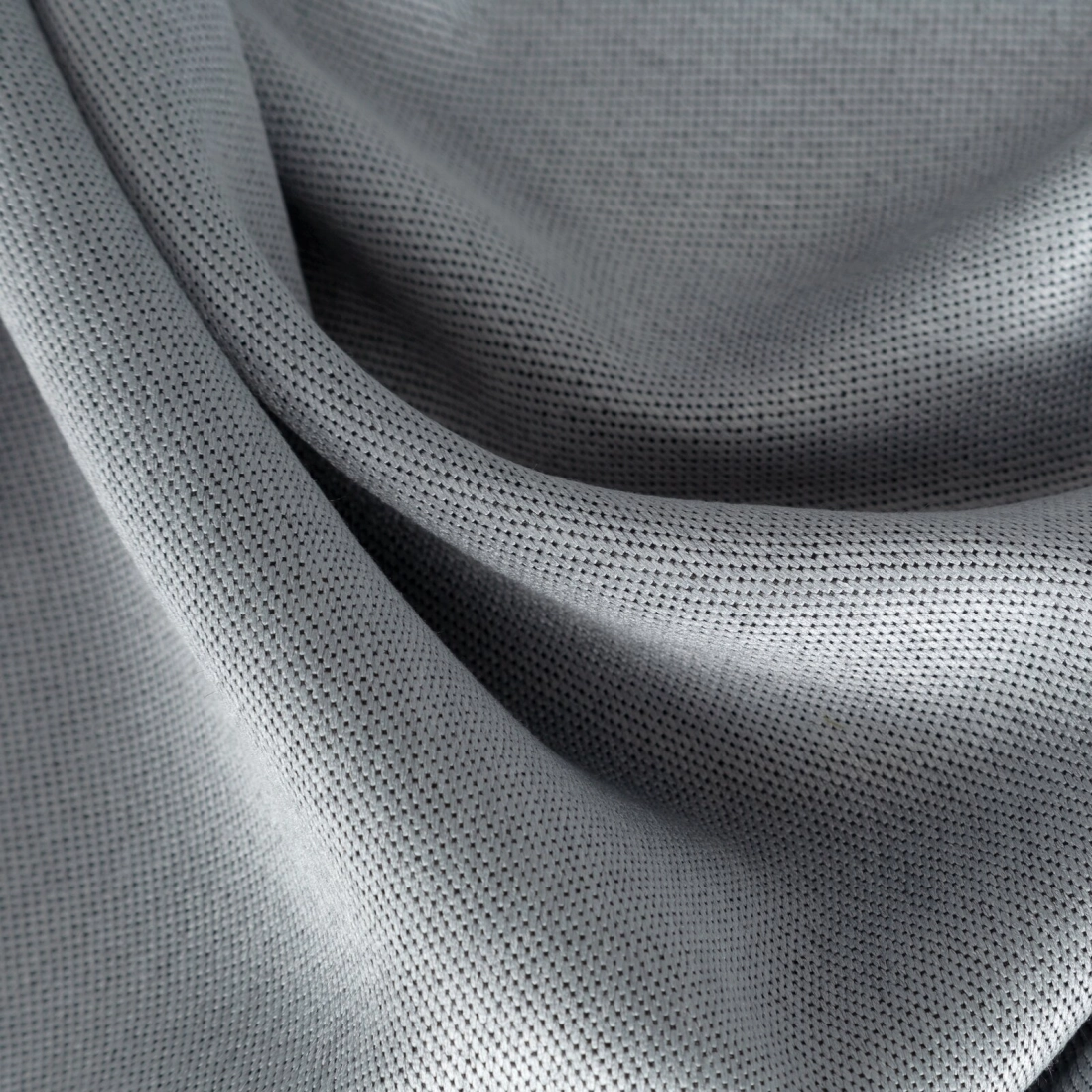 Závěs 135 × 250 cm stříbrný zatemňovací s kovovými kroužky CARLO