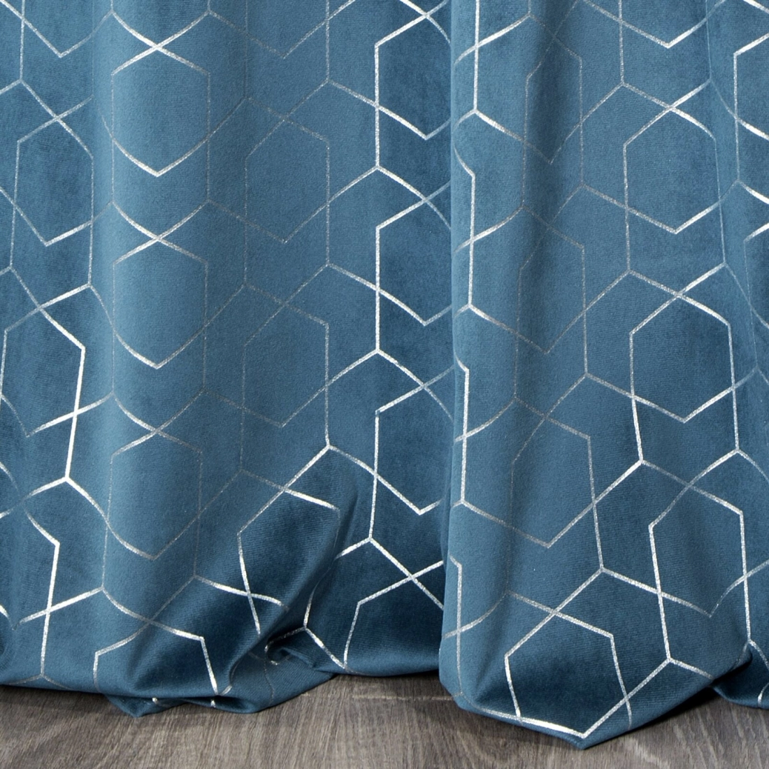 Záves 135x250 cm zamatový granátový, strieborný na kovové krúžky MANDI