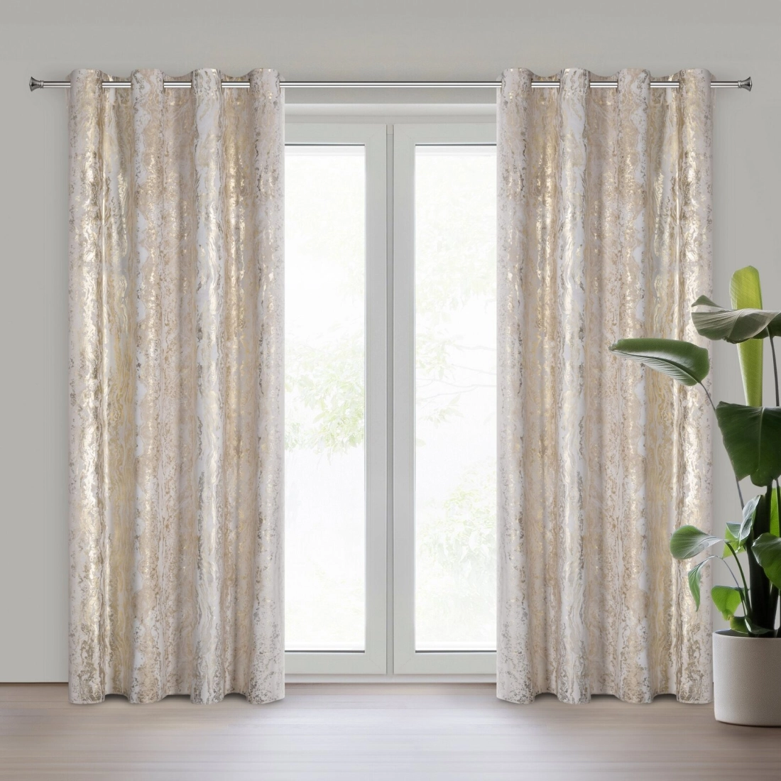 Záves 135x250 cm zamatový krémový šampanský na kovové krúžky SOFI