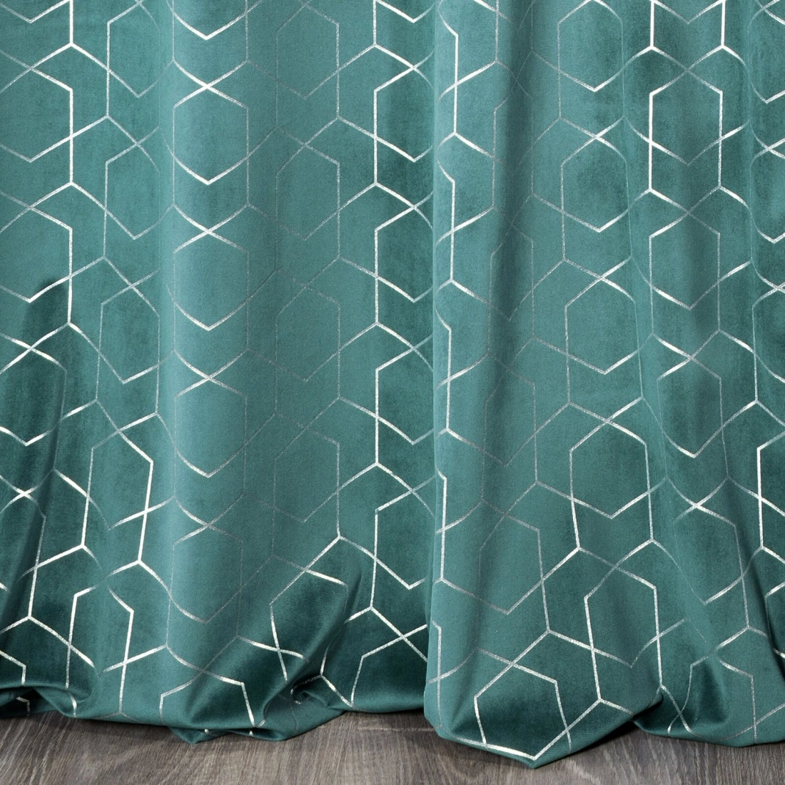 Záves 135x250 cm zamatový tyrkysový strieborný na kovové krúžky MANDI