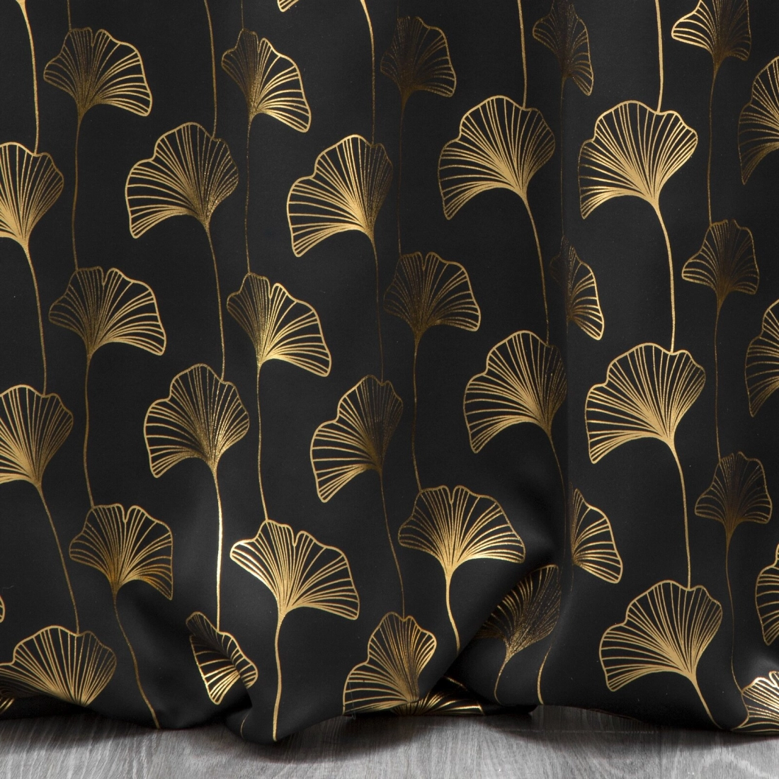 Záves 135x250 cm zatemňovací čierno-zlatý na kovové krúžky CLARA