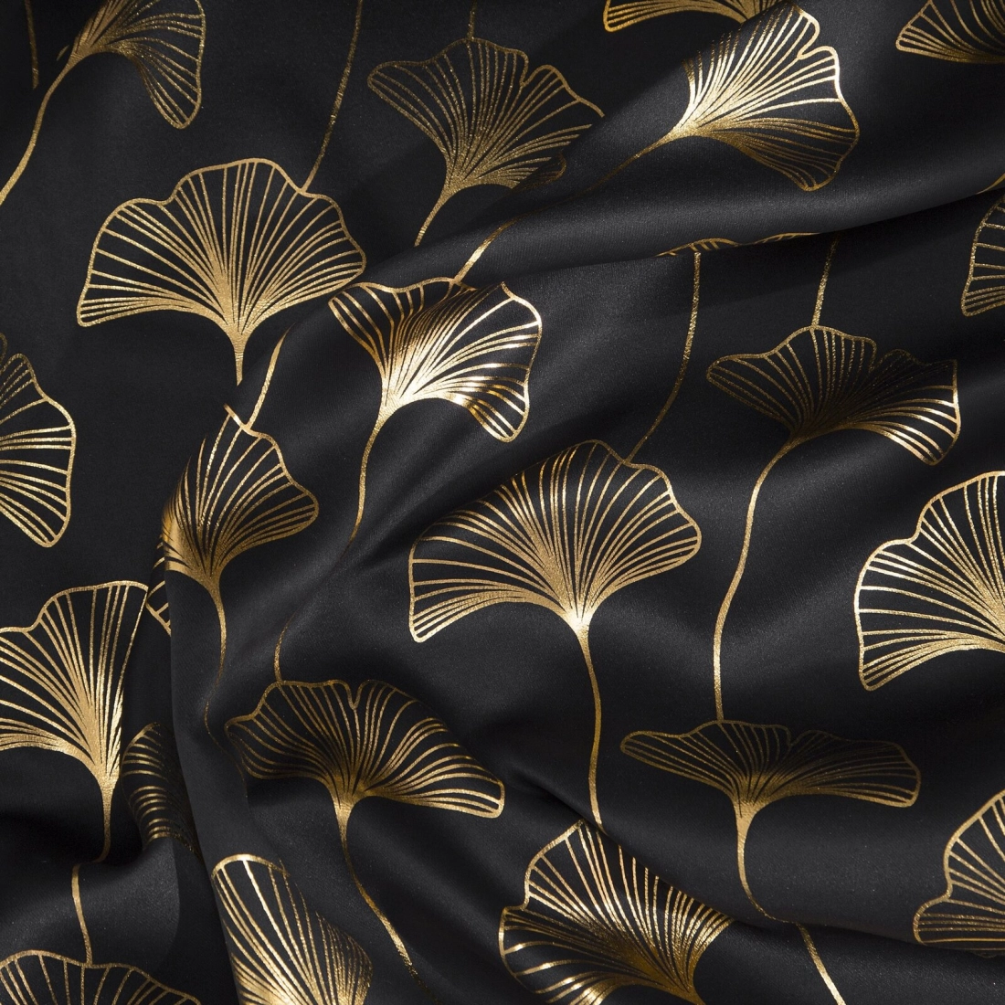 Záves 135x250 cm zatemňovací čierno-zlatý na kovové krúžky CLARA