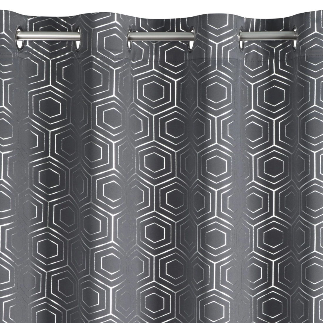 Záves 135x250 cm zatemňovací grafitový so striebornou geometrickou potlačou na kovové krúžky