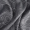 Záves 135x250 cm zatemňovací grafitový so striebornou geometrickou potlačou na kovové krúžky