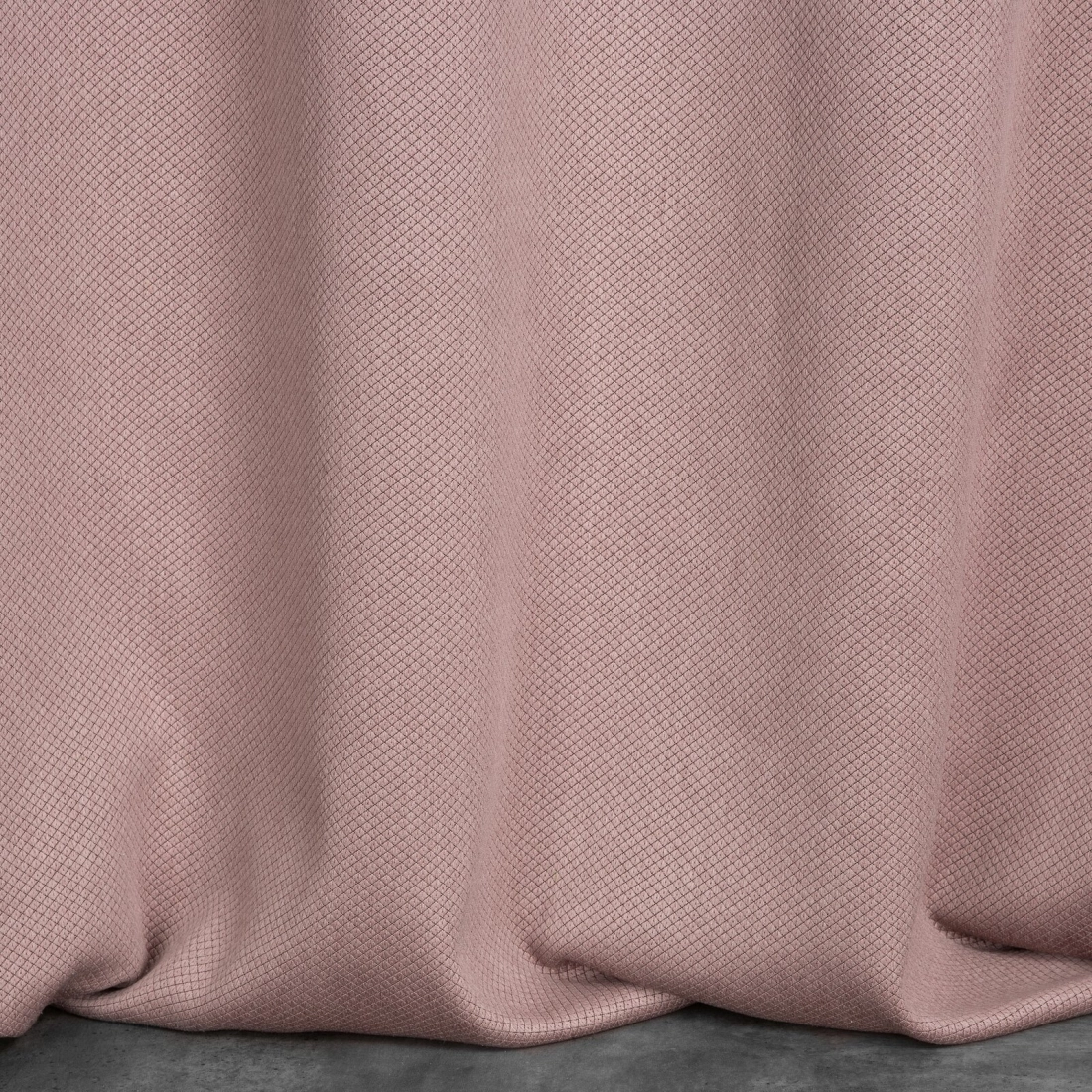 Záves 135x250 cm zatemňovací púdrovoružový na kovové krúžky AMARO