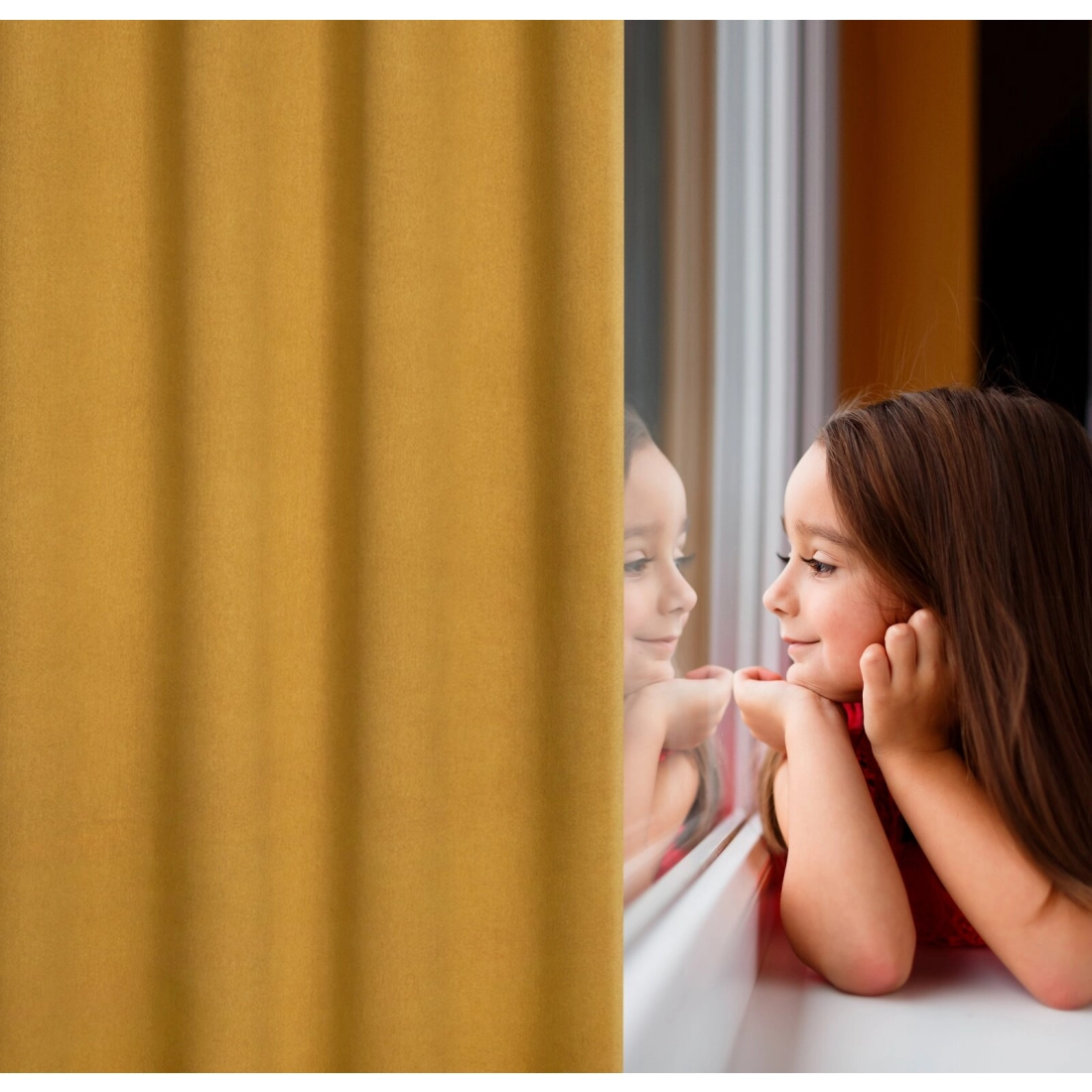 Zatemňovací závěs 135 × 250 cm medový na kovových kroužcích CARLO