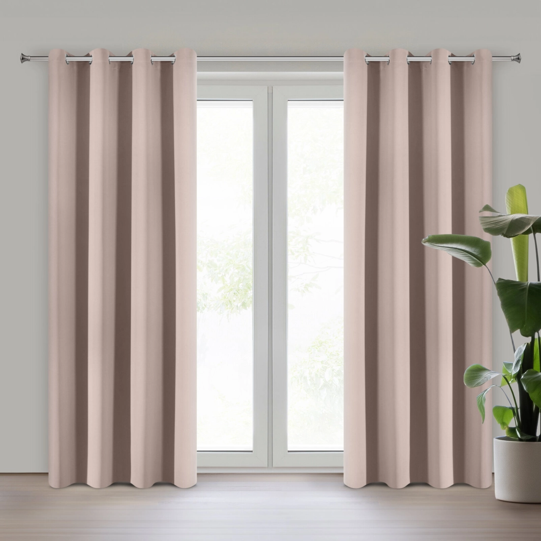 Záves 135x250 cm zatemňujúci polomatný pudrovo ružový na kovové krúžky LOGAN