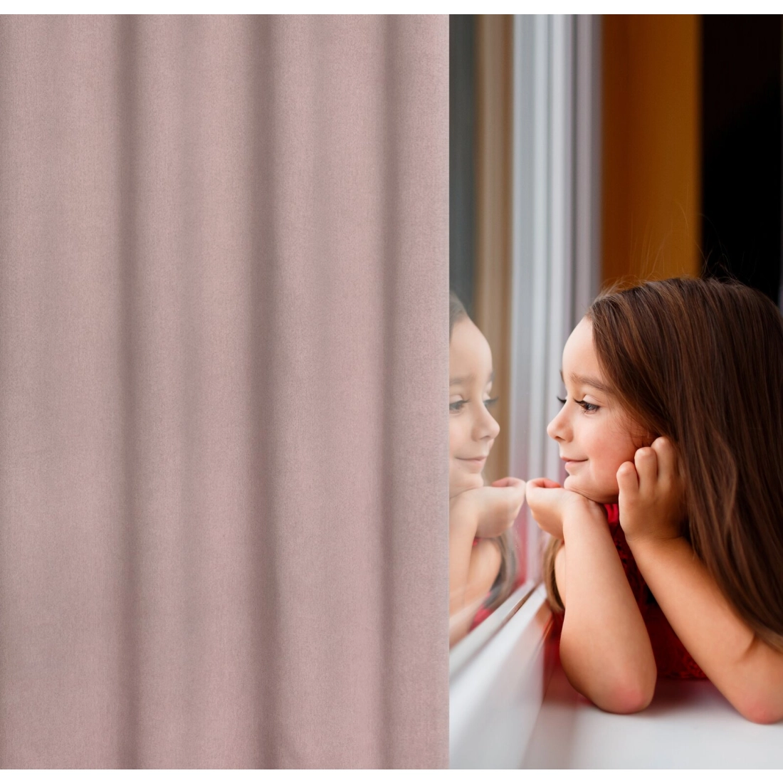 Závěs 135 x 250 cm zatemňovací polyester pudrově růžový na kovových kroužcích CARLO