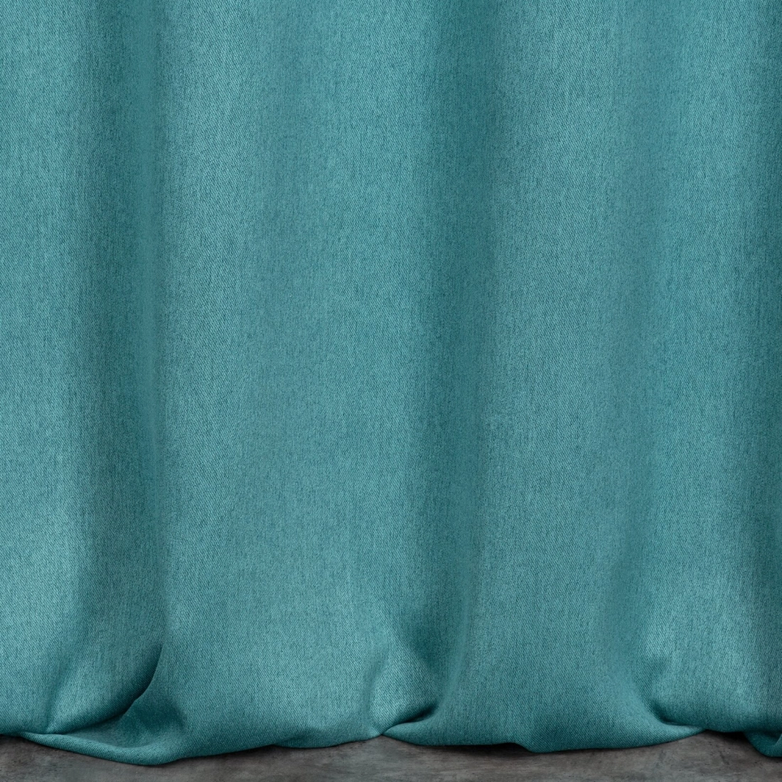 Závěs 135 × 250 cm zatemňovací tmavě tyrkysový na kovových kroužcích CARLO