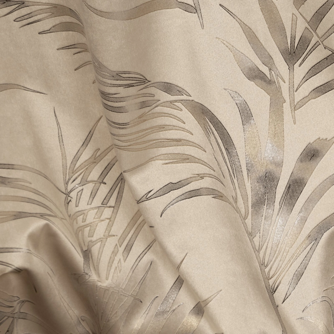 Záves 135x270 cm zamatový béžový šampanský na kovové krúžky DEBRA