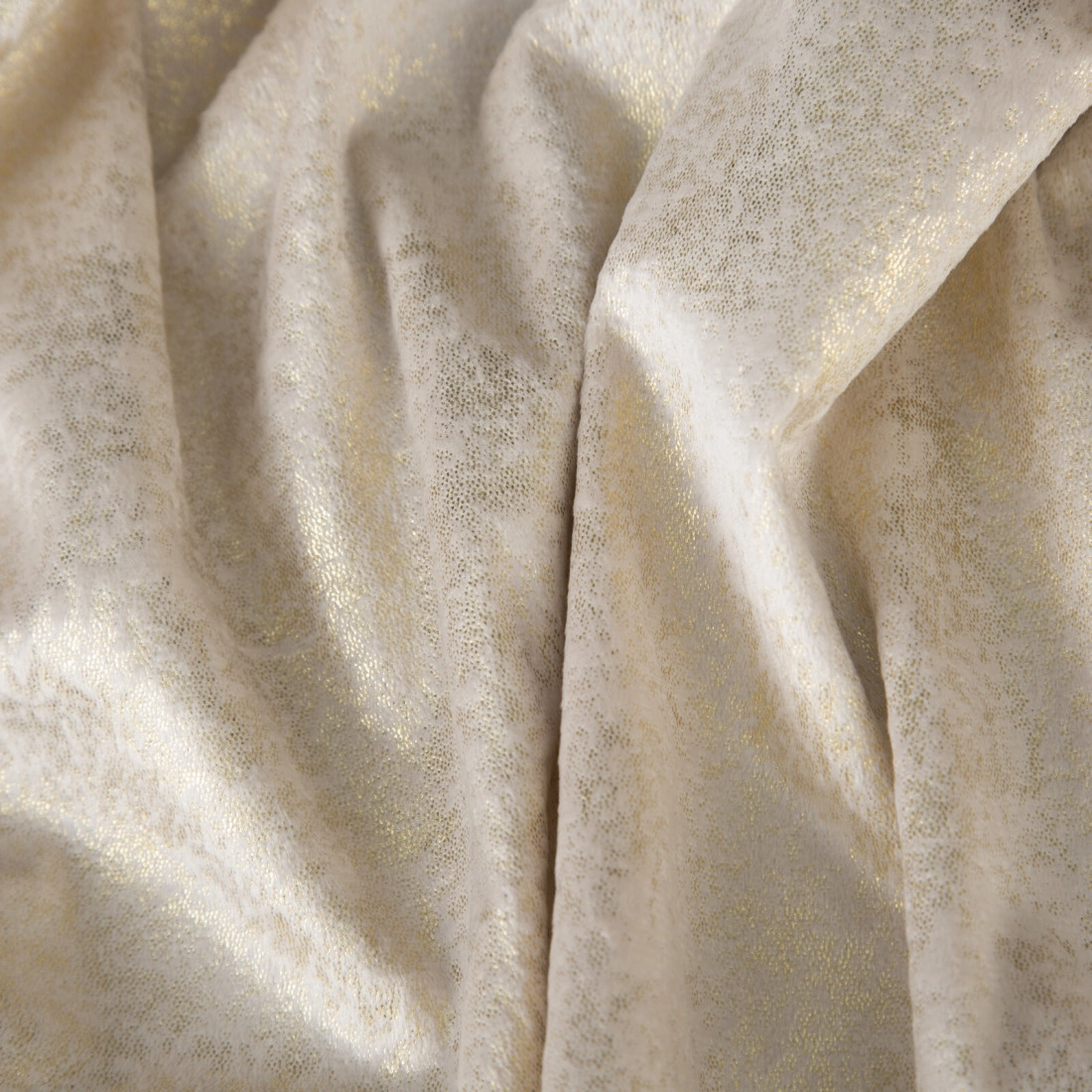 Záves 135x270 cm zamatový krémový strieborný na riasiacu pásku AVENA